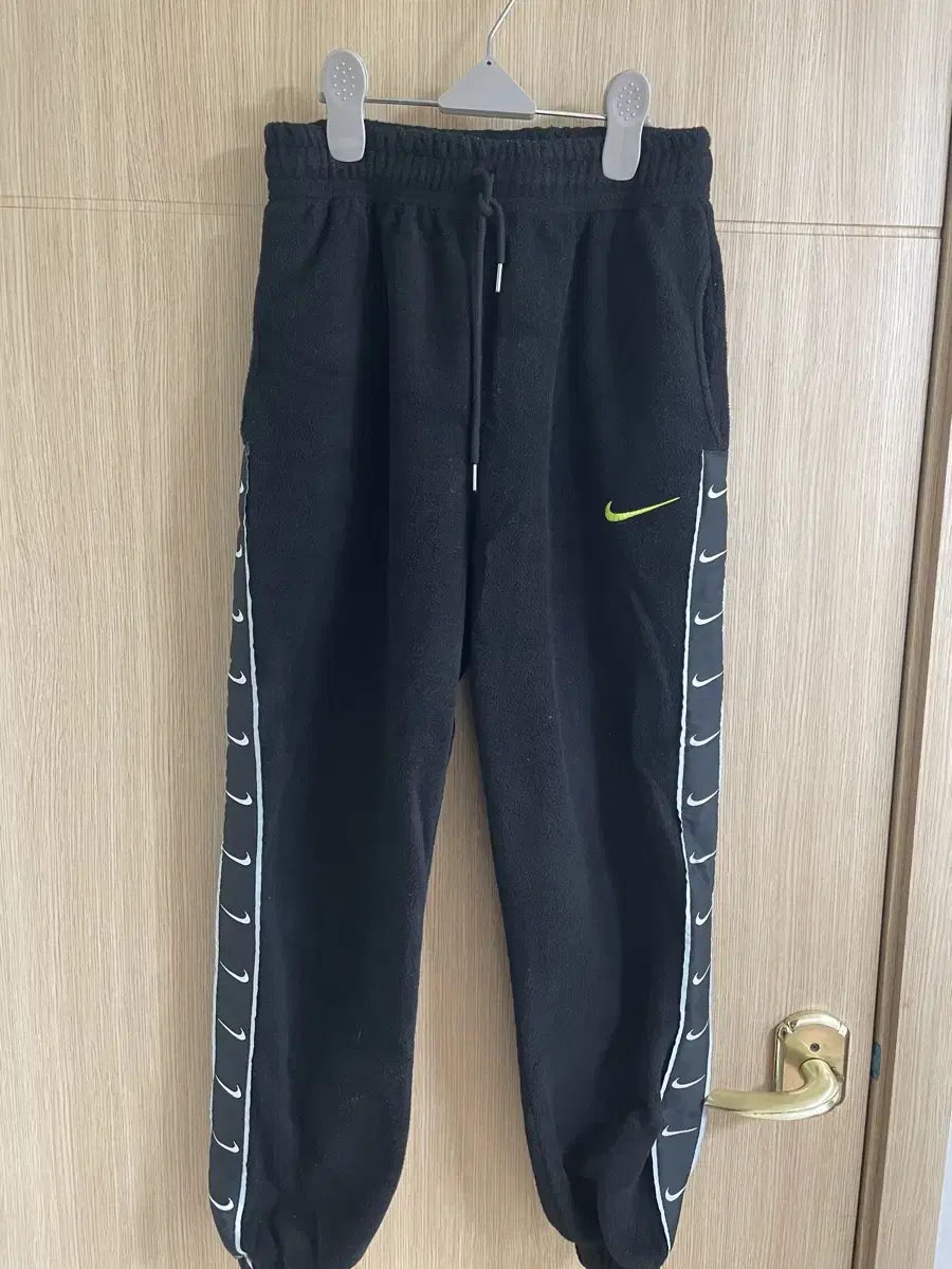 Nike Swoosh Jogger Pants [L]