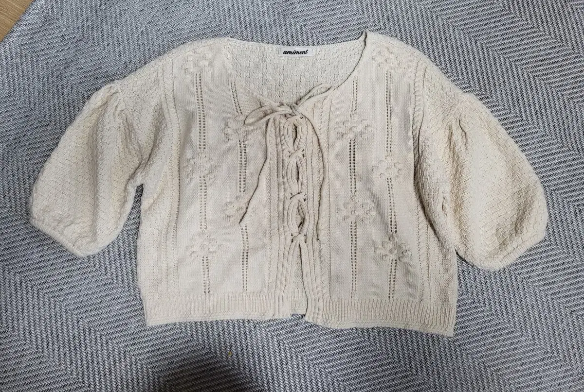 66.77 short cardigan