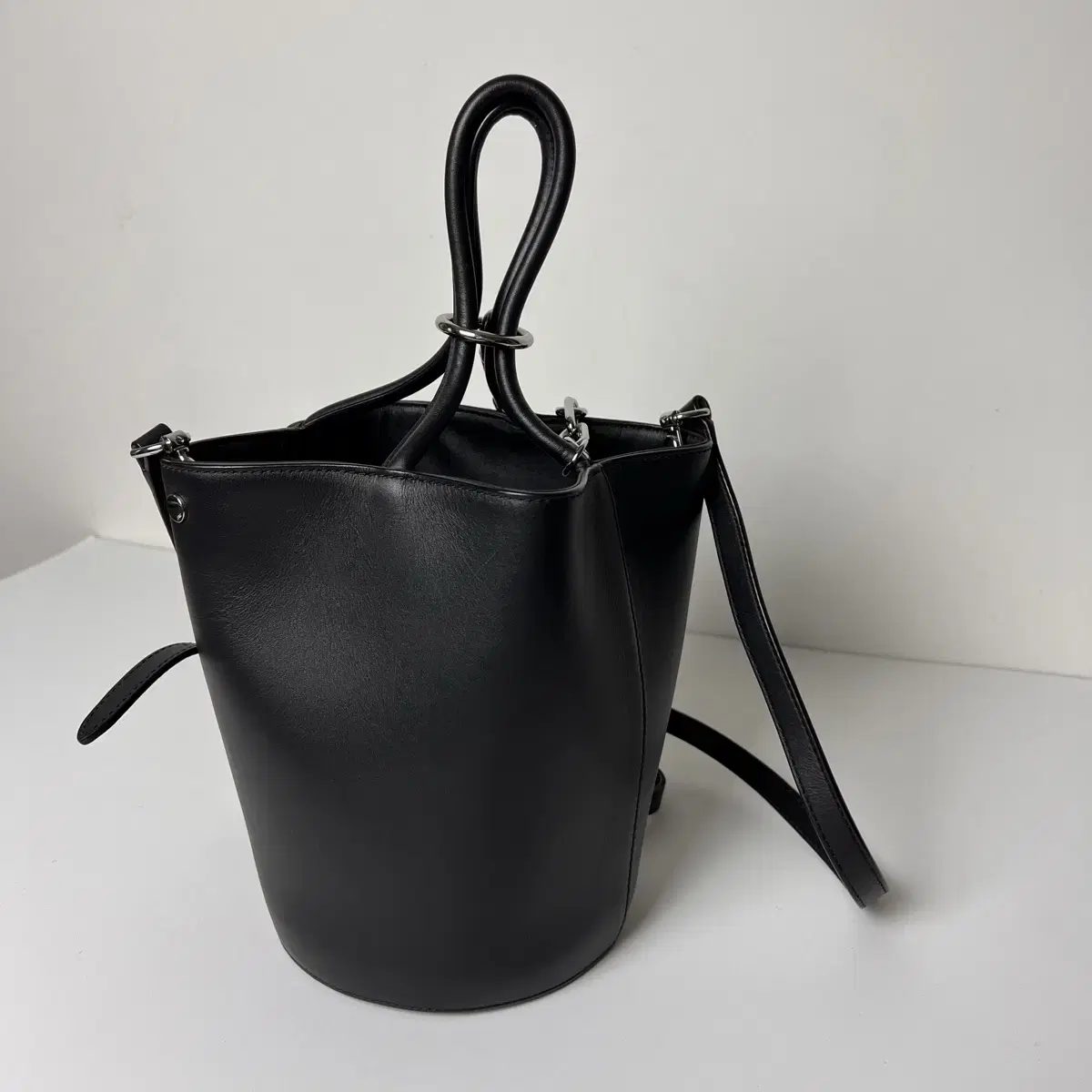 알렉산더왕 Roxy Leather Bucket Bag