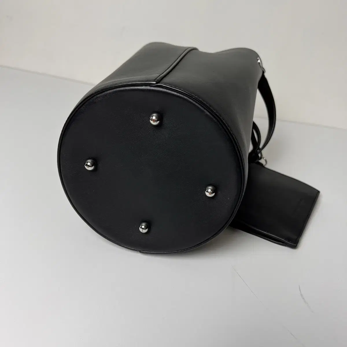 알렉산더왕 Roxy Leather Bucket Bag