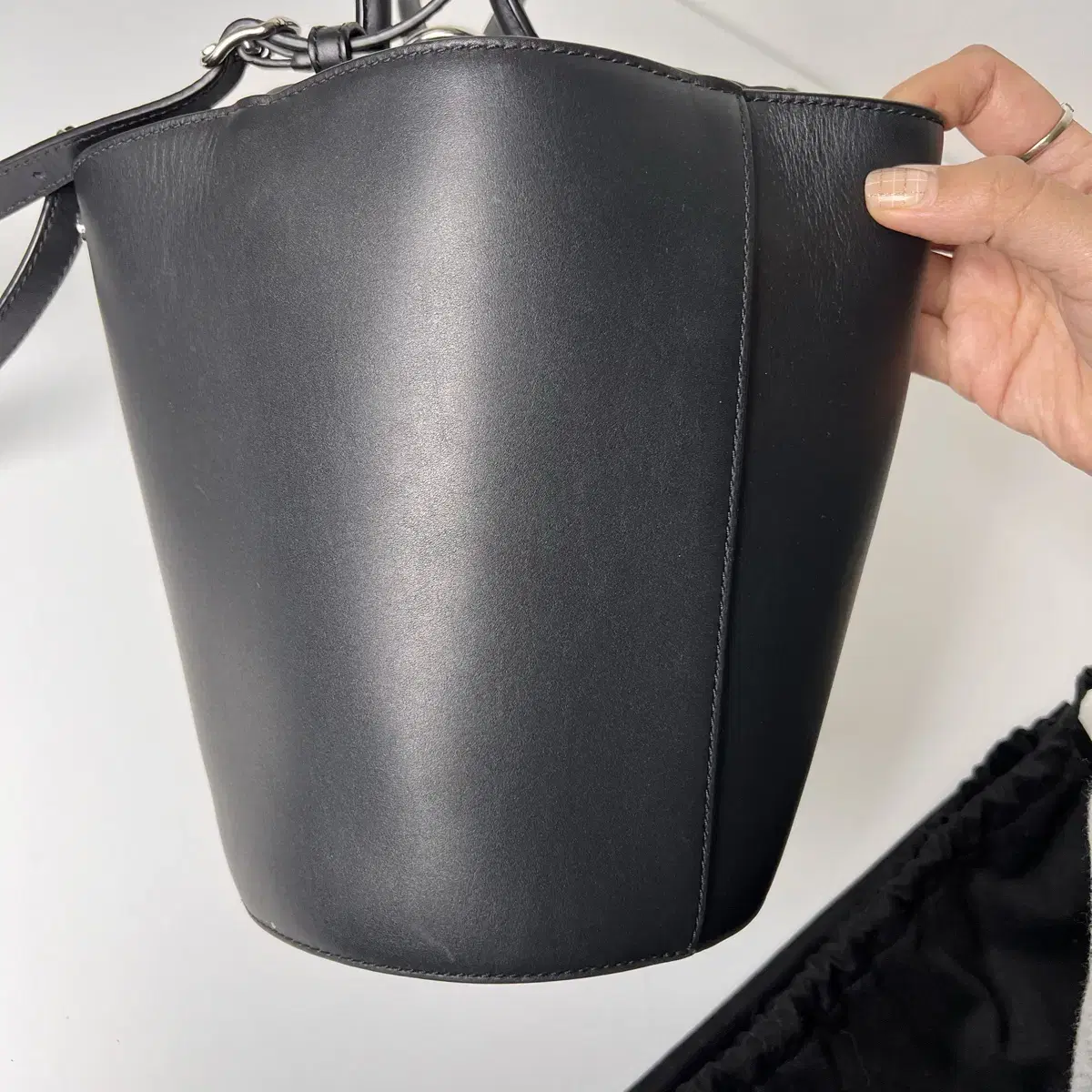 알렉산더왕 Roxy Leather Bucket Bag