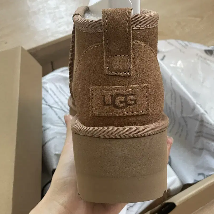 [새상품] ugg 어그 클래식 울트라 미니 플랫폼 (us7)