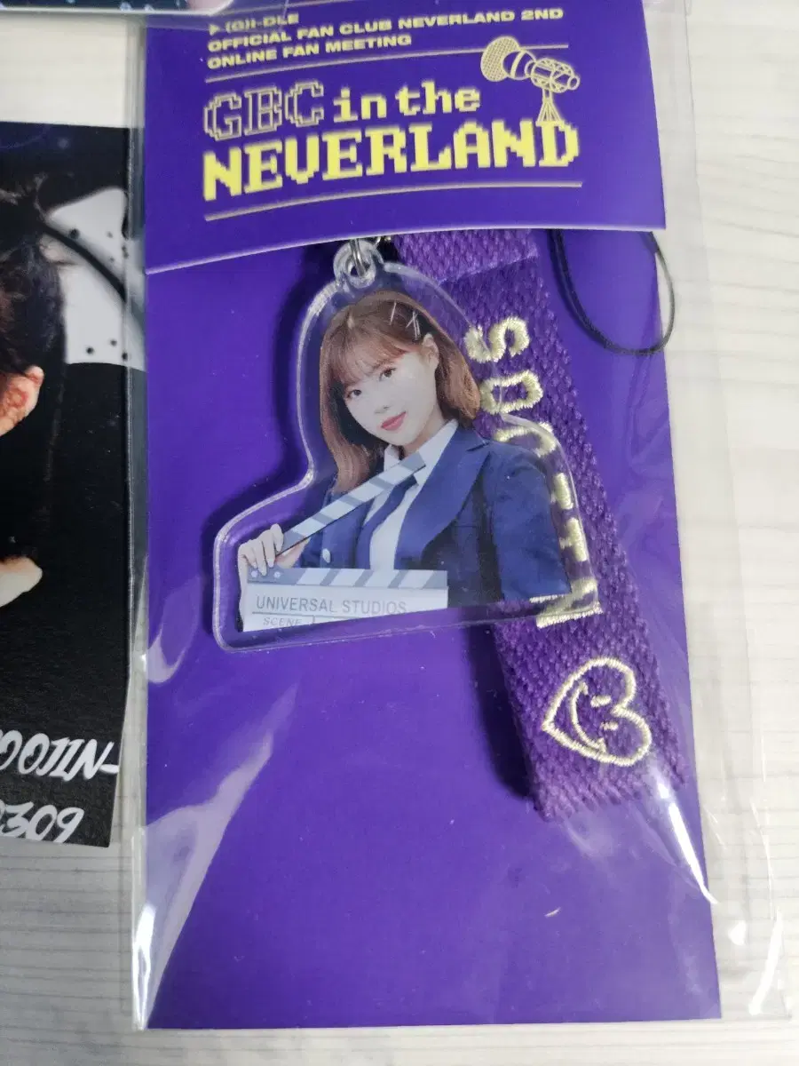 Girls' Gidle (Soojin) official and unofficial goods, photo cards and keyrings