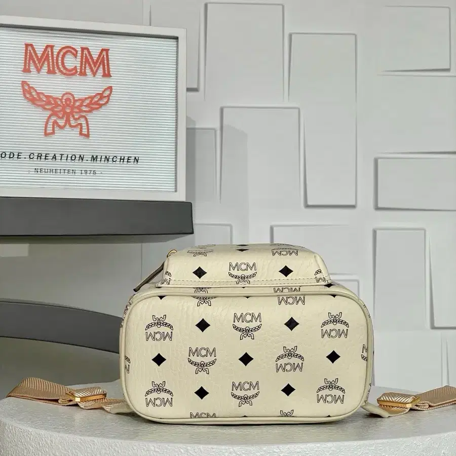 엠씨엠 백팩 MCM Stark Backpack Beige