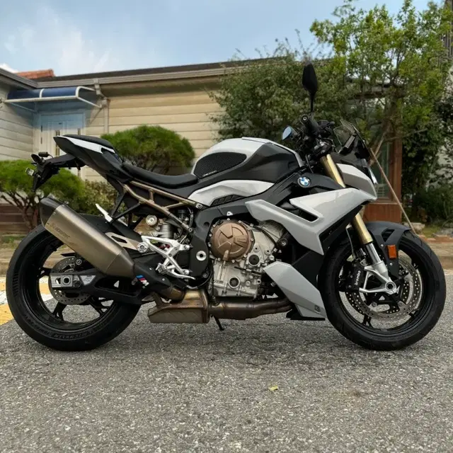 bmw s1000r 싱글알 신차보증차량 판매합니다.