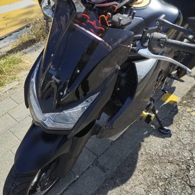 z1000