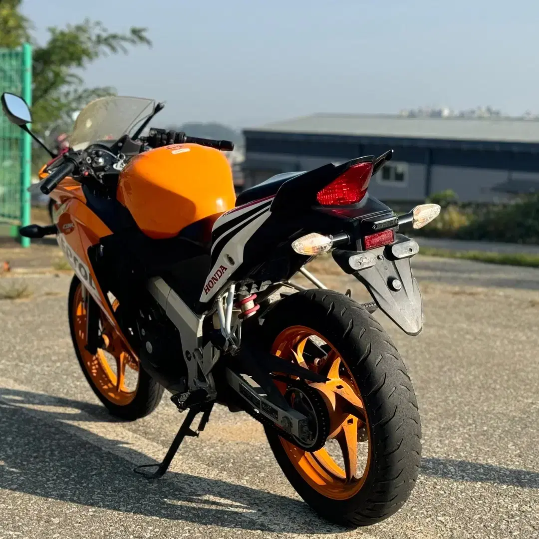 혼다 cbr125r  2015년 / 2만키로수 / 랩솔 판매합니다