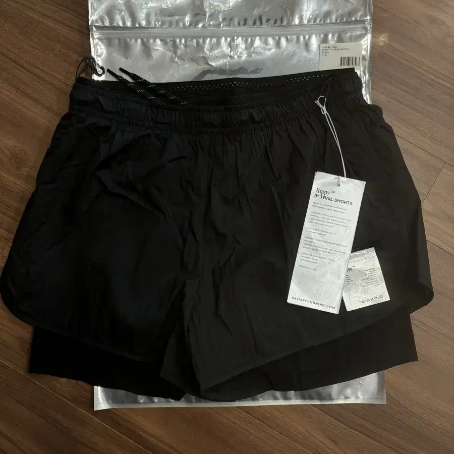 satisfy rippy 3" trail shorts 1[s] 블랙