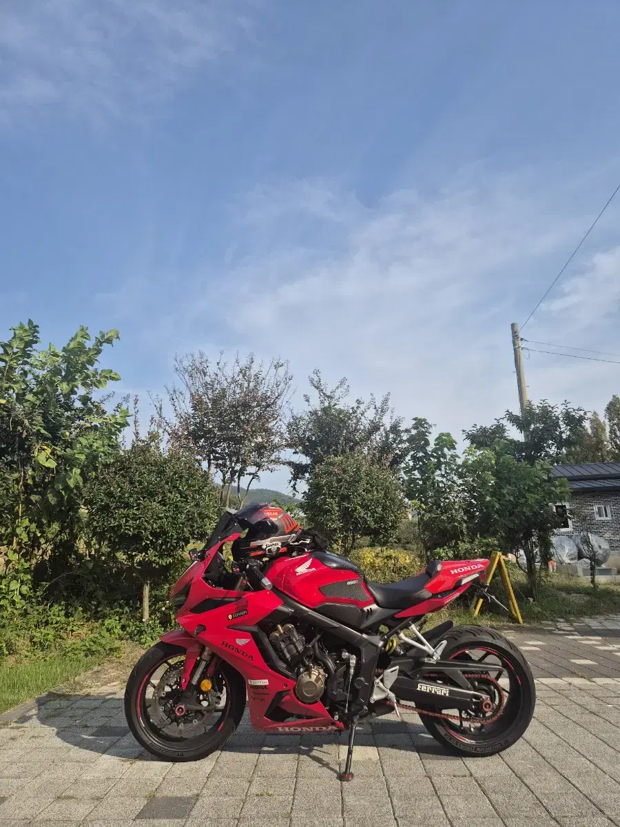 cbr650r 19년식 아크라 풀베기 팝니다.