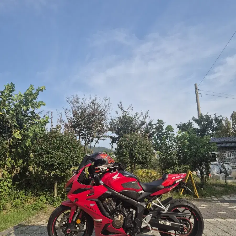 cbr650r 19년식 아크라 풀베기 팝니다.