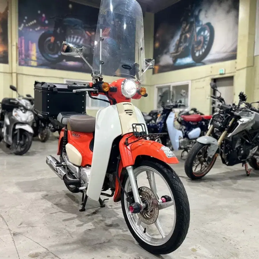 혼다 슈퍼커브110cc 2020년 1만KM 오렌지컬러차량