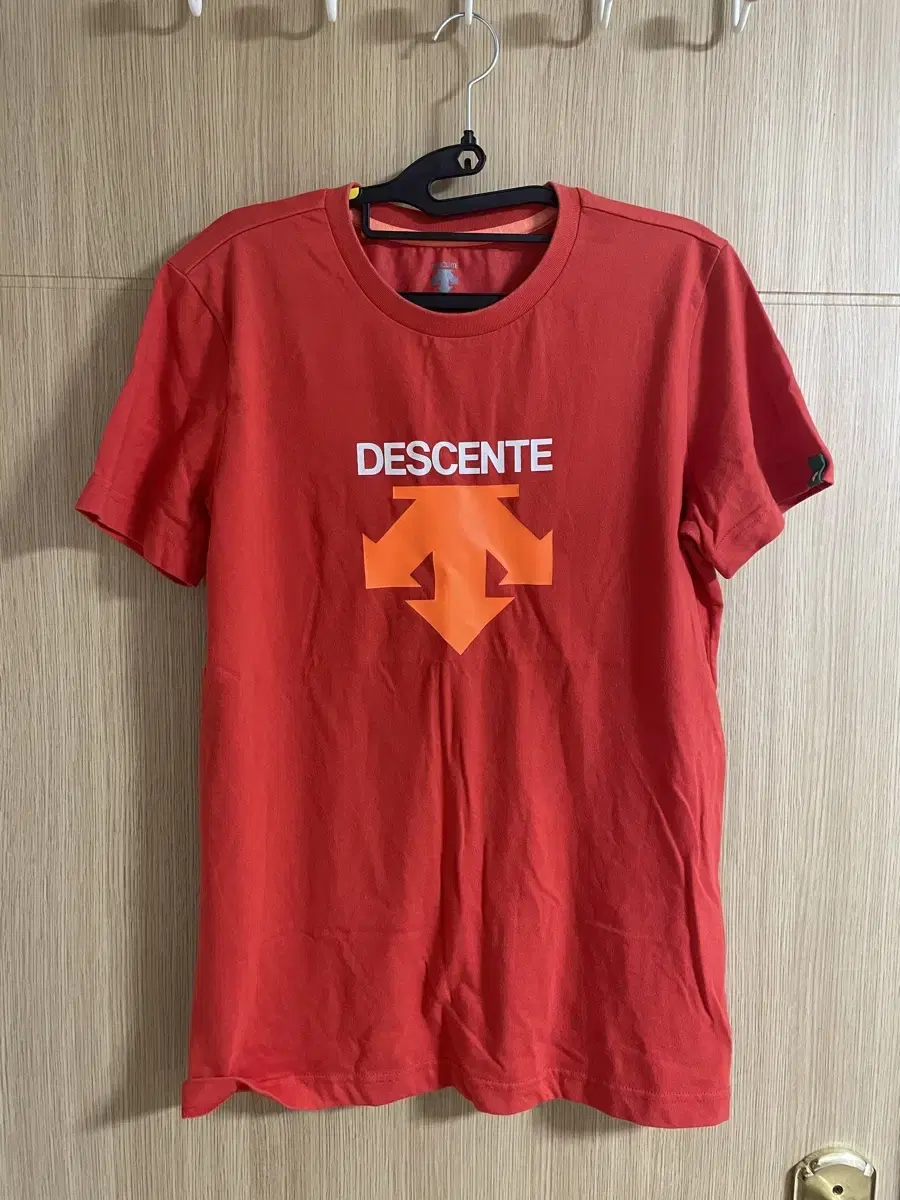 Descent Short Sleeve Top [M]