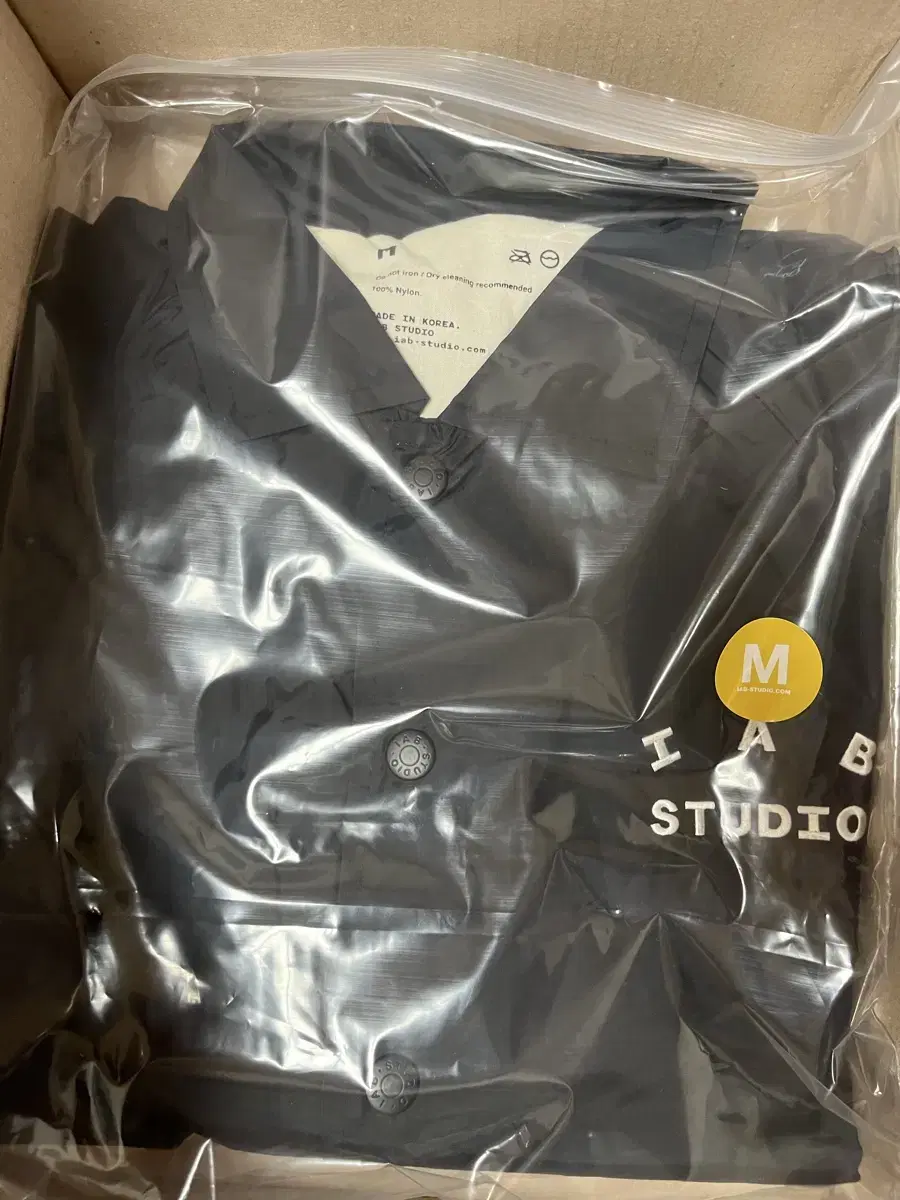 [Same day home delivery accepted] I'm selling the iApp Coach Jacket.