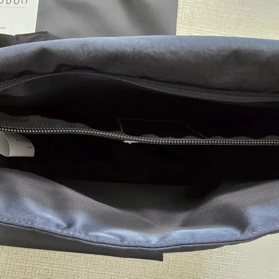 유세지 BD Bag (L) 블래ㅣ