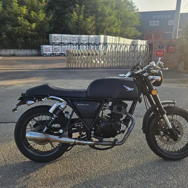 레트로125cc  23년식 1만키로때 180만원 올순정 올블랙