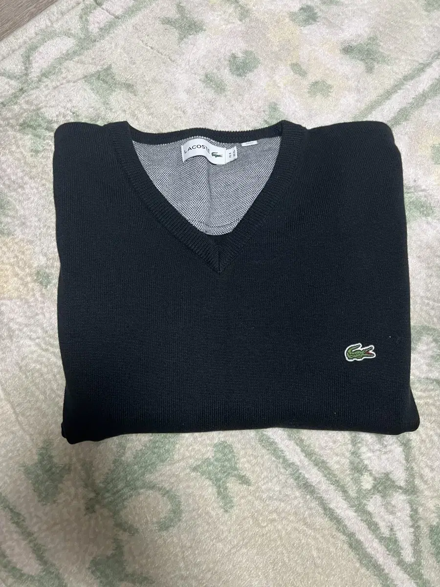 Lacoste V-neck knit XL black