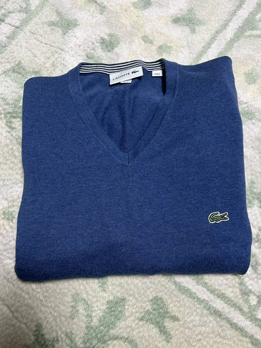 Lacoste V-neck knit XL bloo