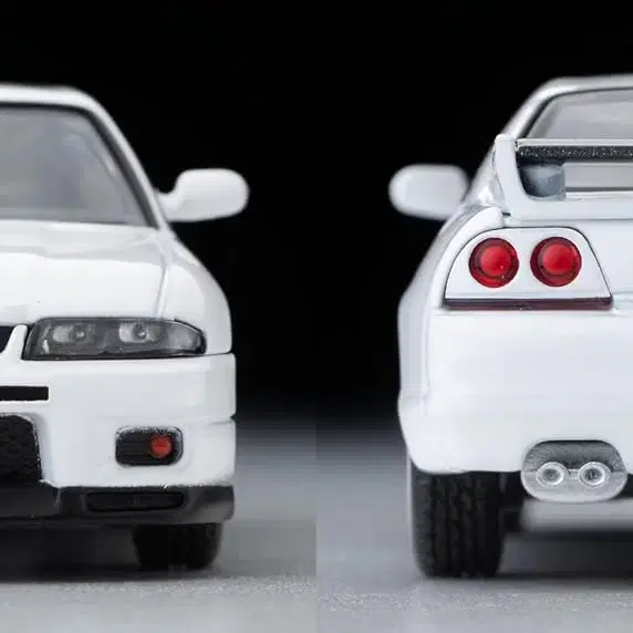 1:64 토미카 리미티드 빈티지 네오 닛산 스카이라인 GT-R (R33)