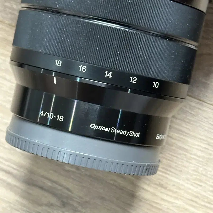 소니 알파 E 10-18mm F4 OSS 중고