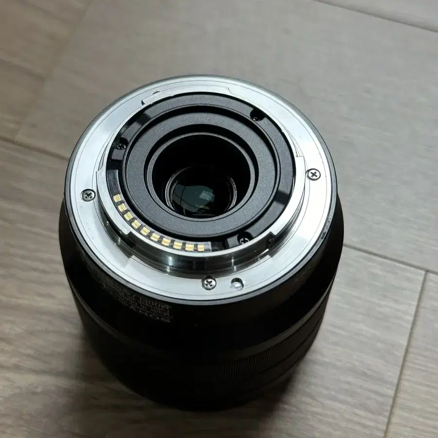 소니 알파 E 10-18mm F4 OSS 중고