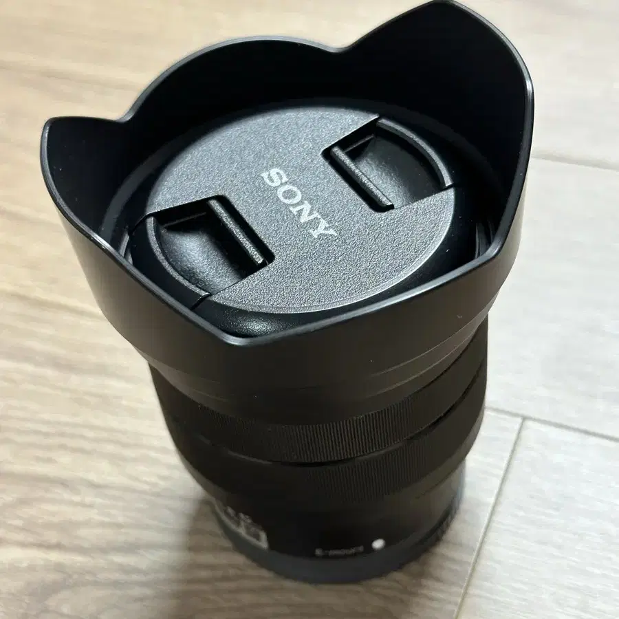 소니 알파 E 10-18mm F4 OSS 중고