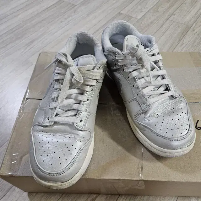 Nike Dunk Low SE Metallic Silver 270