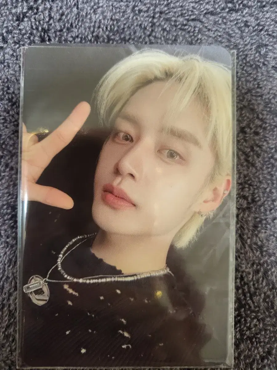 Sell ZB1 kim jiwoong with muu ld photocard 