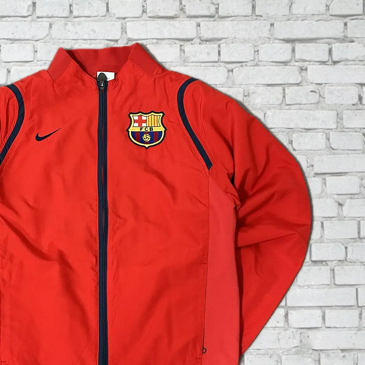 (1409) Nike Barcelona Red Windbreaker S