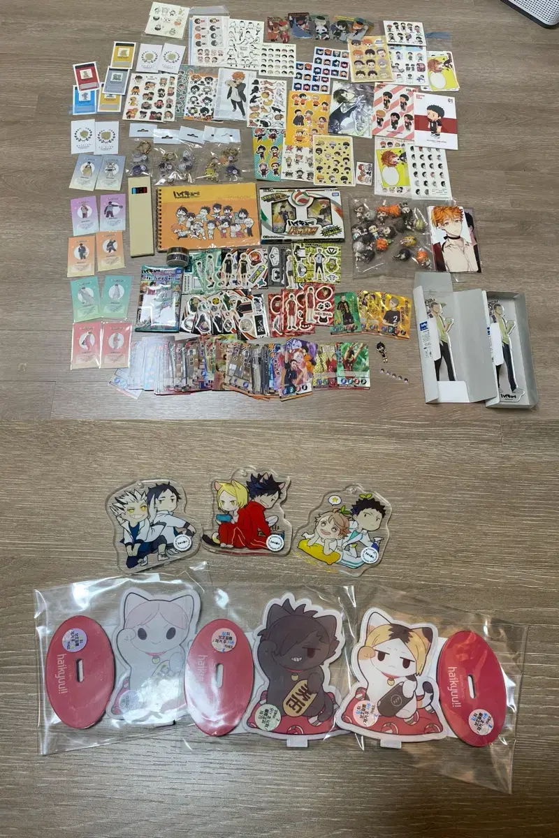 Haikyuu Merchandise bulk kards, pop up benefits, acrylics, figures, etc.