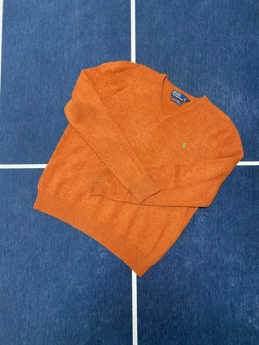 (Free Shipping) Polo Knit V-Neck