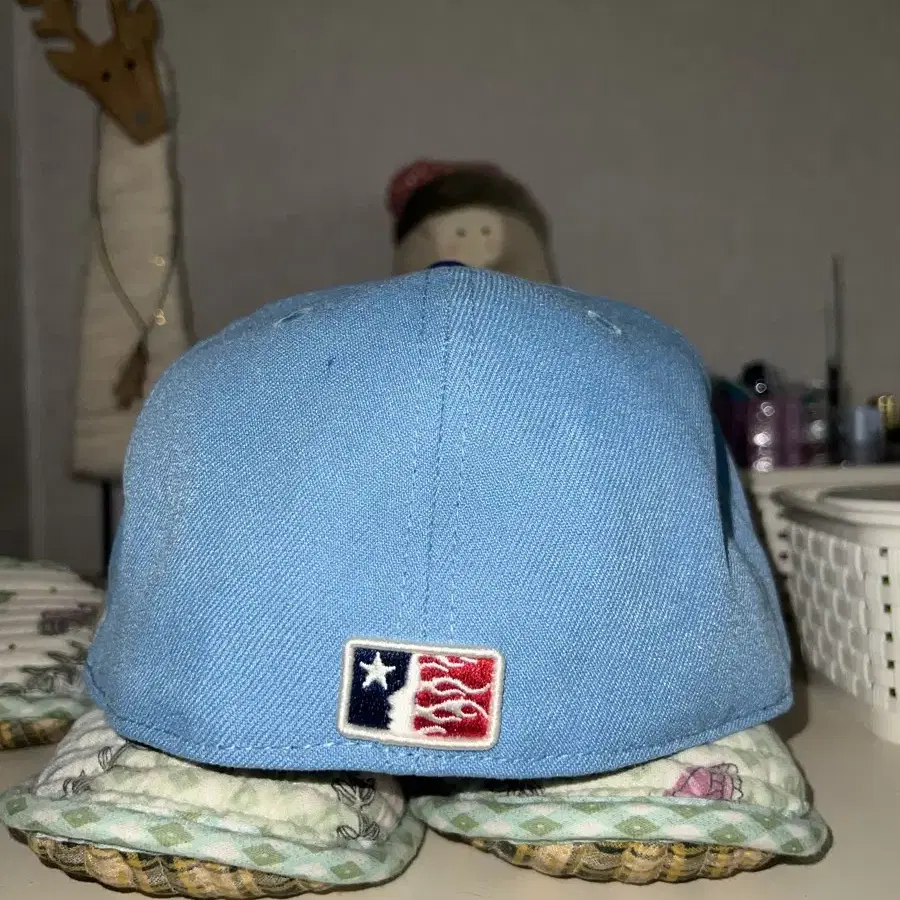 hellstar fitted cap (baby blue)