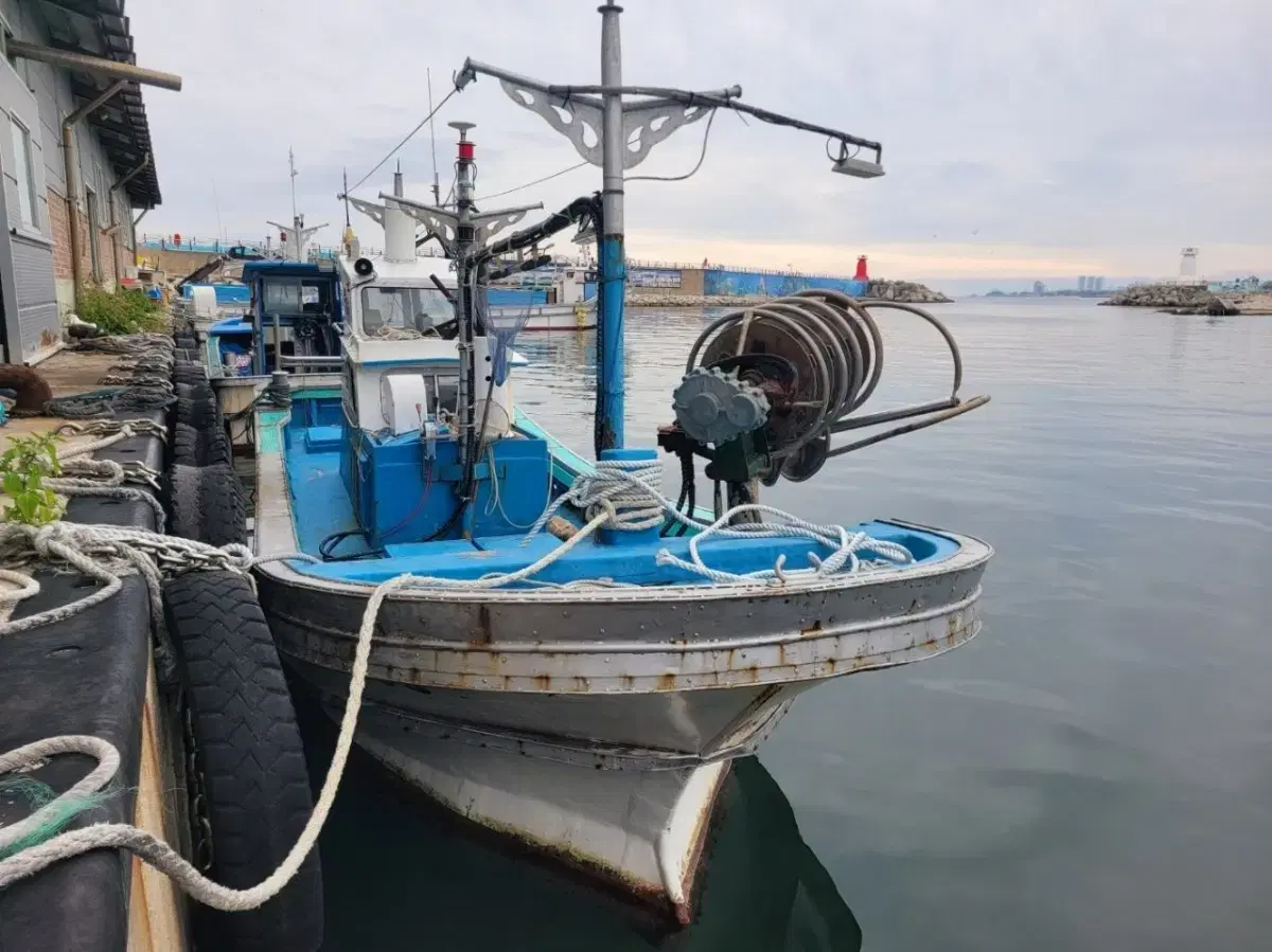 We sell a fishing boat with a 2.17-ton coastal gillnet permit in Gangwon.