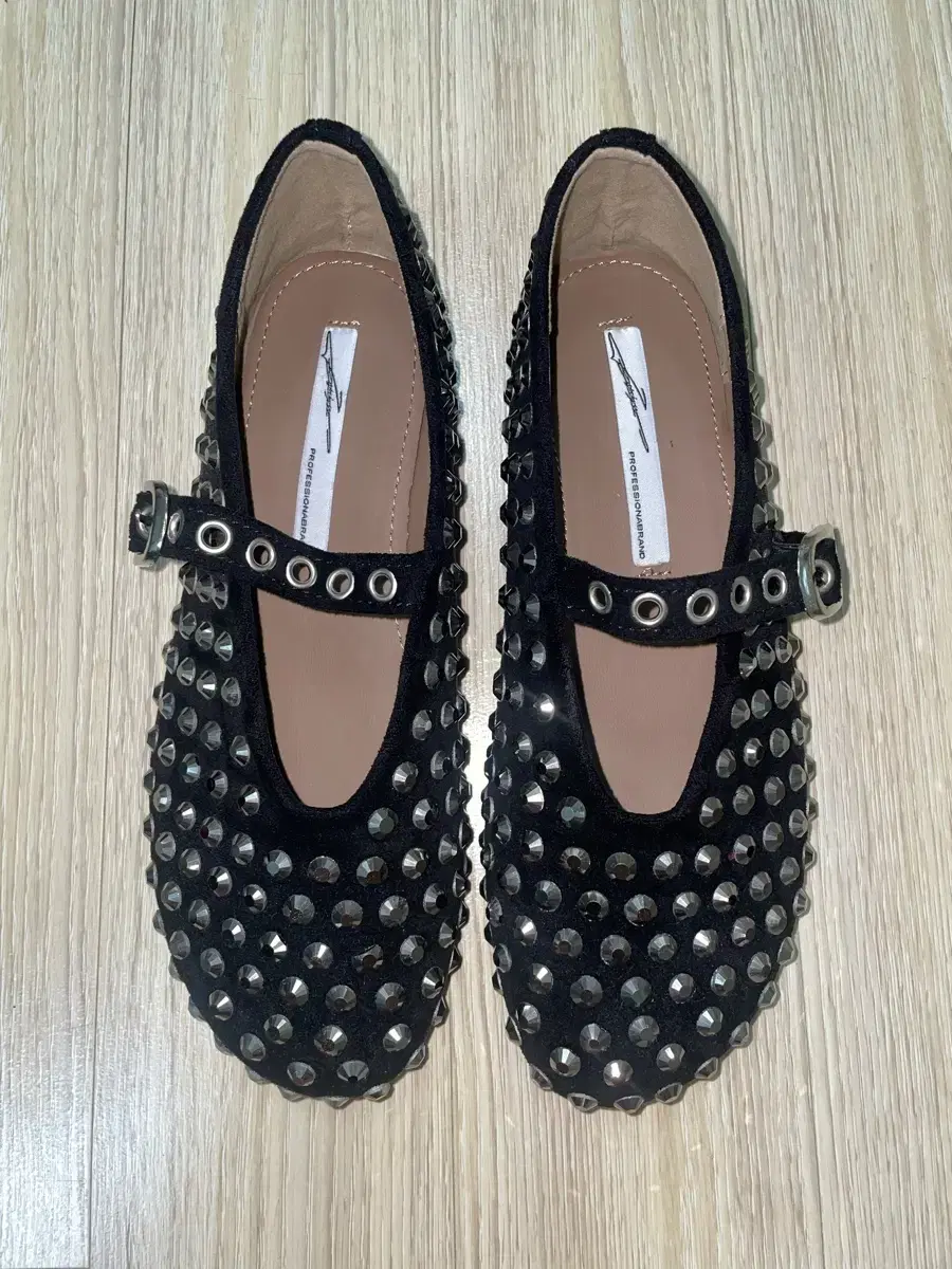 Studded women flat shoes 235 여성 플랫슈즈