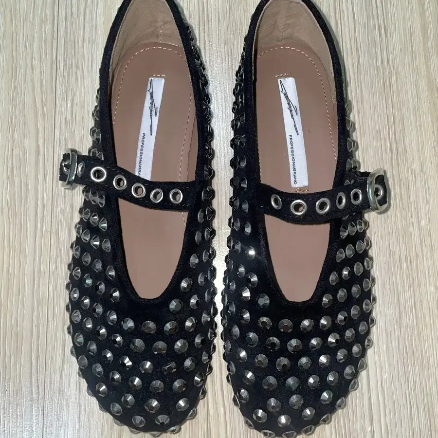 Studded women flat shoes 235 여성 플랫슈즈