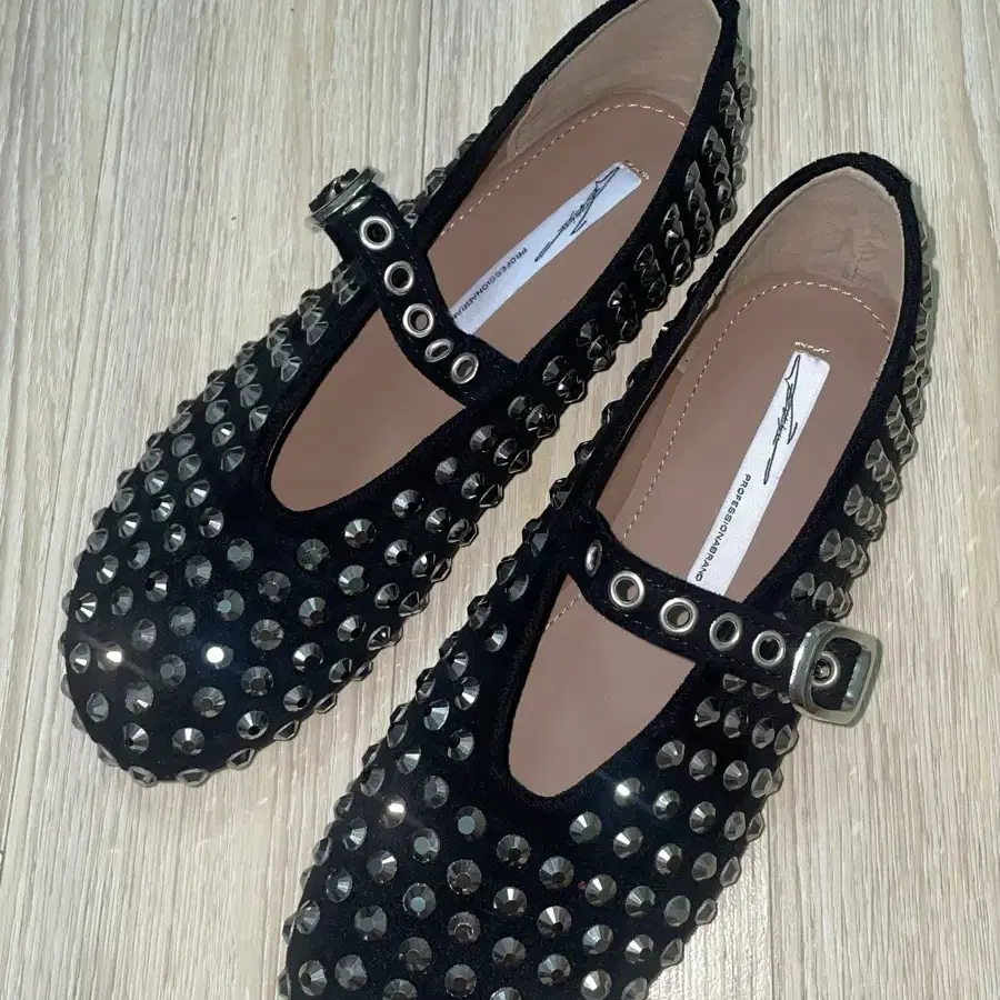 Studded women flat shoes 235 여성 플랫슈즈