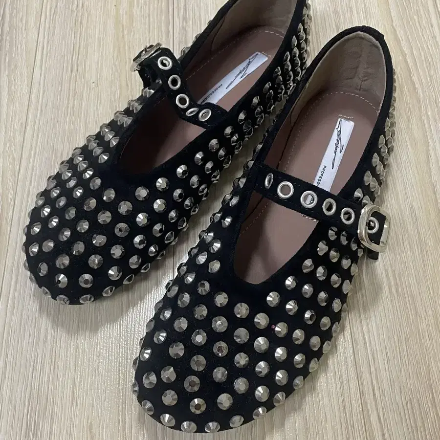 Studded women flat shoes 235 여성 플랫슈즈