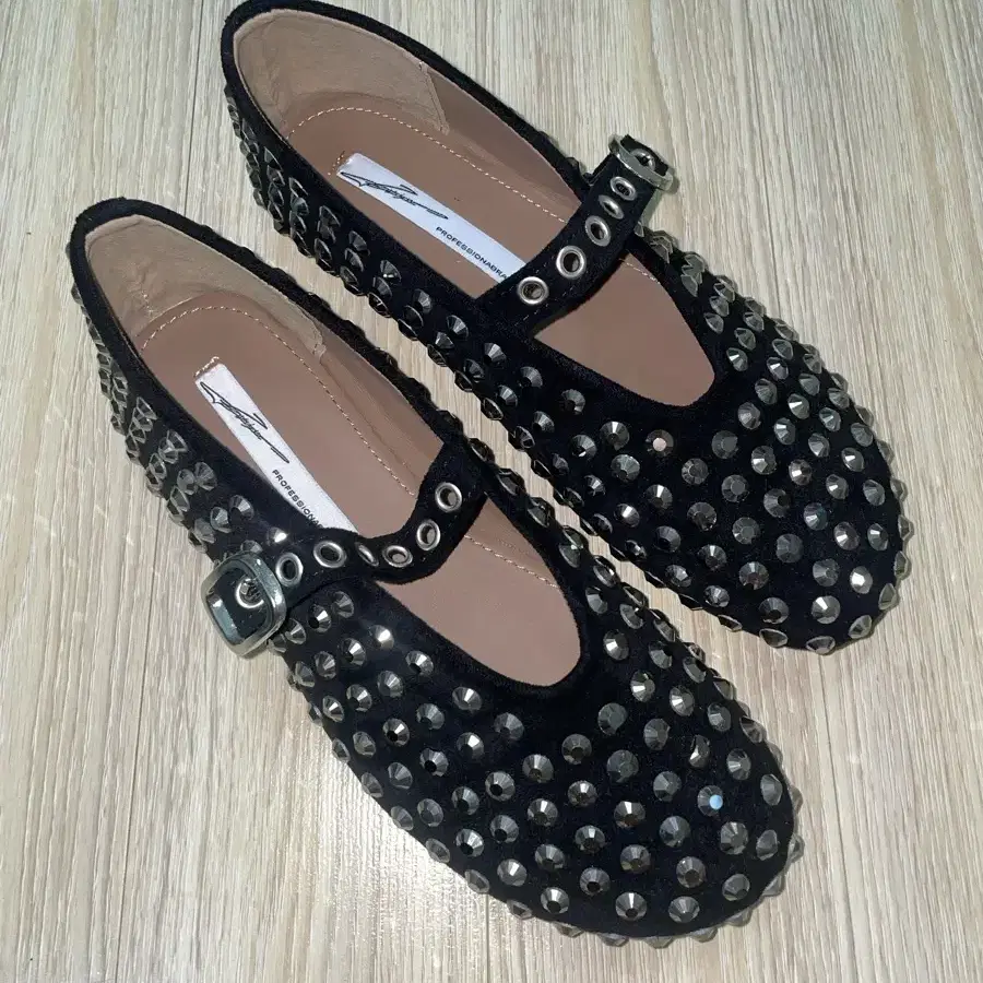 Studded women flat shoes 235 여성 플랫슈즈