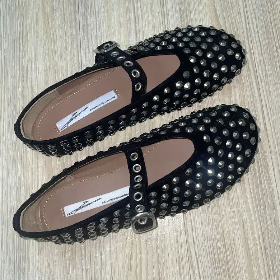 Studded women flat shoes 235 여성 플랫슈즈