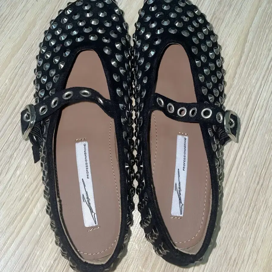 Studded women flat shoes 235 여성 플랫슈즈