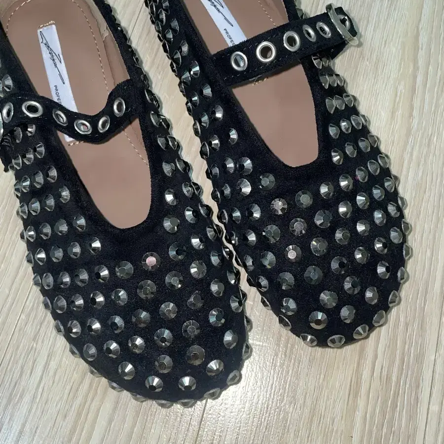 Studded women flat shoes 235 여성 플랫슈즈