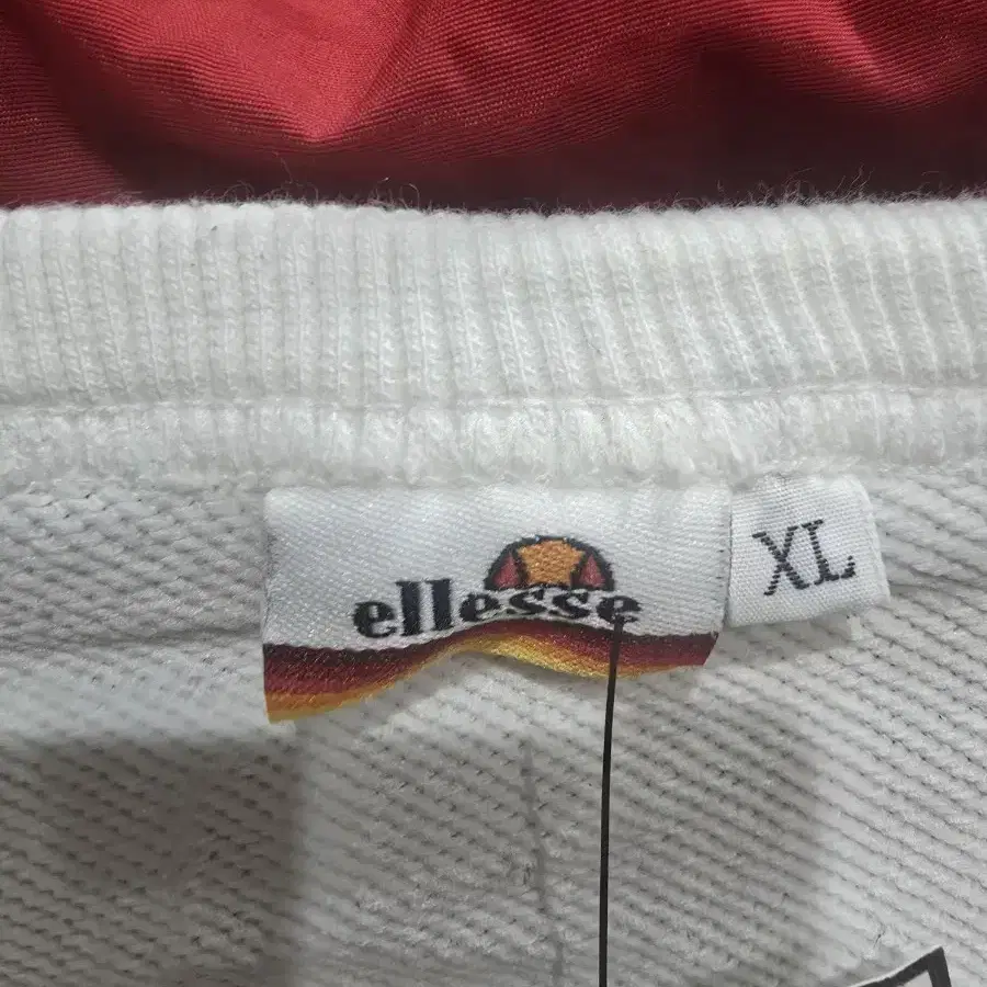 ellesse 맨투맨