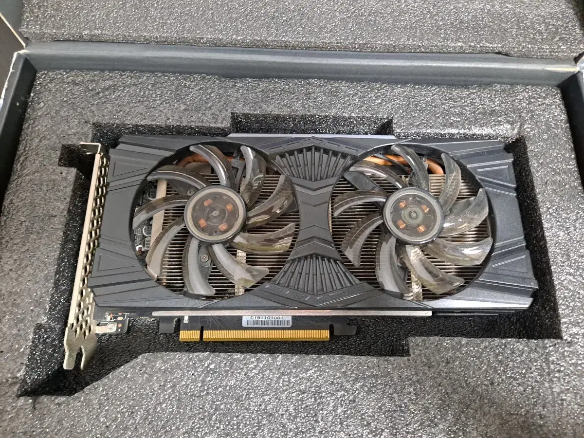 이엠텍 gtx 1660 super 그래픽카드 팝니다.