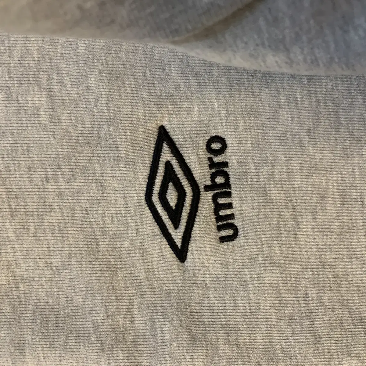 100) Umbro 엄브로 스몰로고 맨투맨