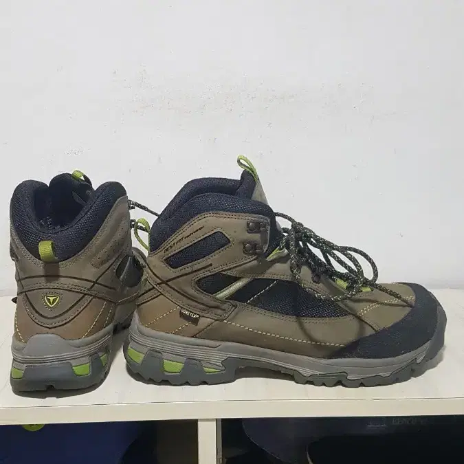 택포 270~275 A급 TREKSTA GORE-TEX 트레킹 등산화!