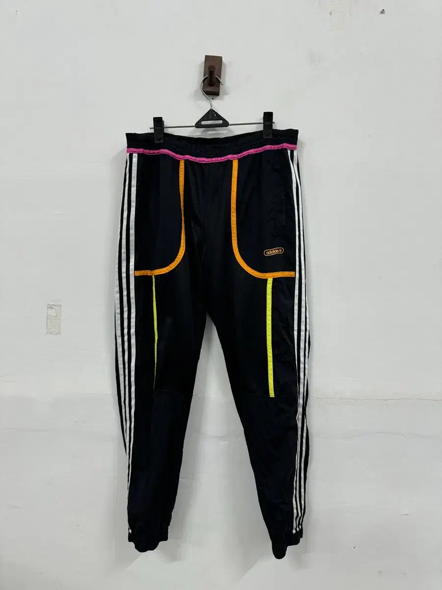 (31-32)Adidas Reversible Woven Jogger Pants