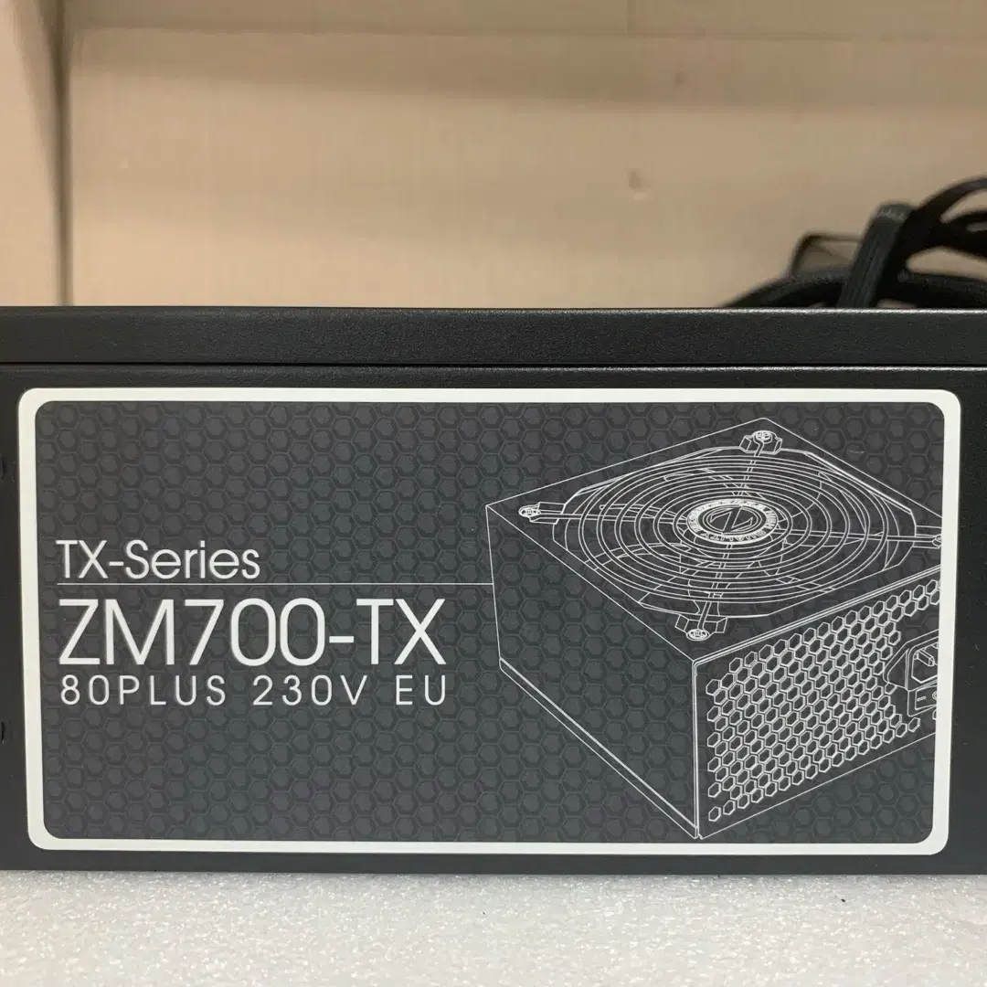 잘만 정격 700W 파워서플라이 ZM700TX