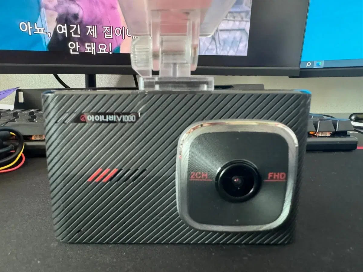 블랙박스 2채널 아이나비 V1000 FHD 32GB 팝니다. 0352B