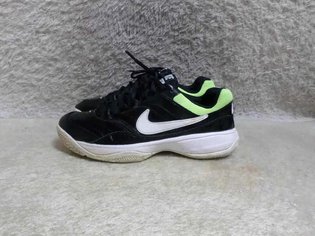 Bettybumgooze 270 Nike Courtlight Tennis Shoes Used Shoes