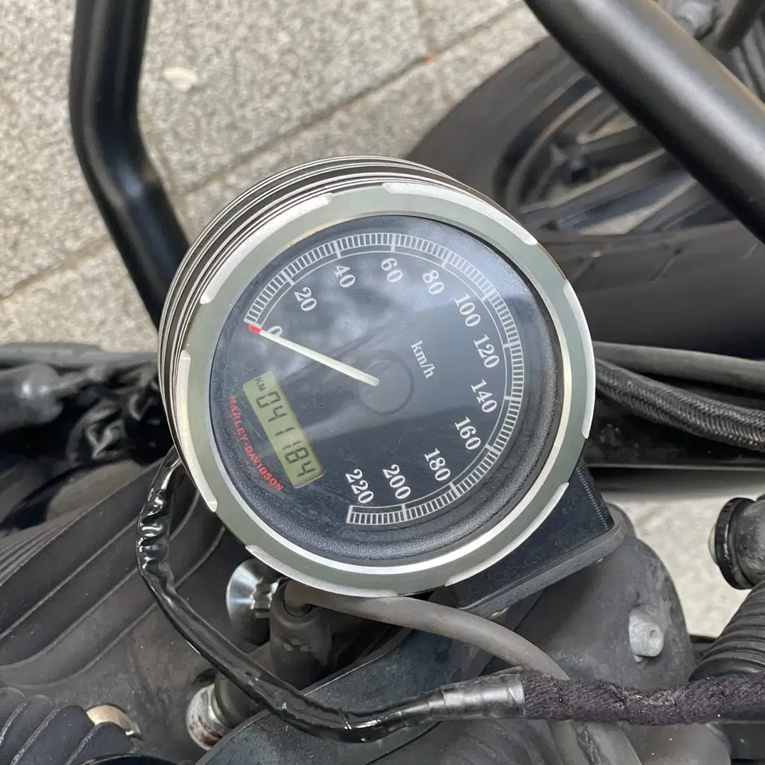 할리데이비슨 아이언883 10년식 4만KM 바버커스텀 판매합니다.