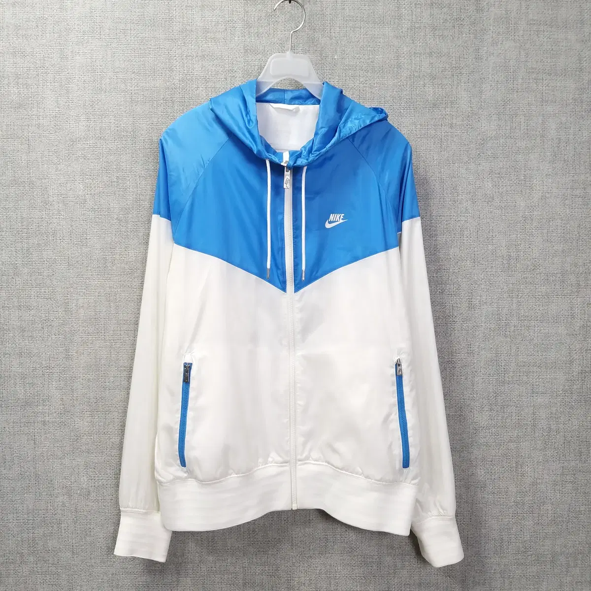 16. nike white bloo woven hooded jacket men100